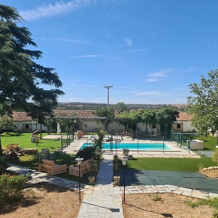 Casa Rural Palacio Conde De Aldana Con Piscina Entre Encinares Y Dehesas Terradillos Extérieur photo