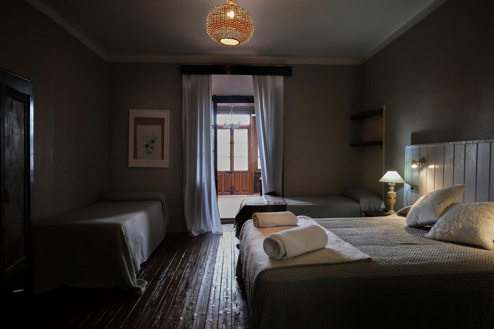 Casa Rural Palacio Conde De Aldana Con Piscina Entre Encinares Y Dehesas Terradillos Extérieur photo