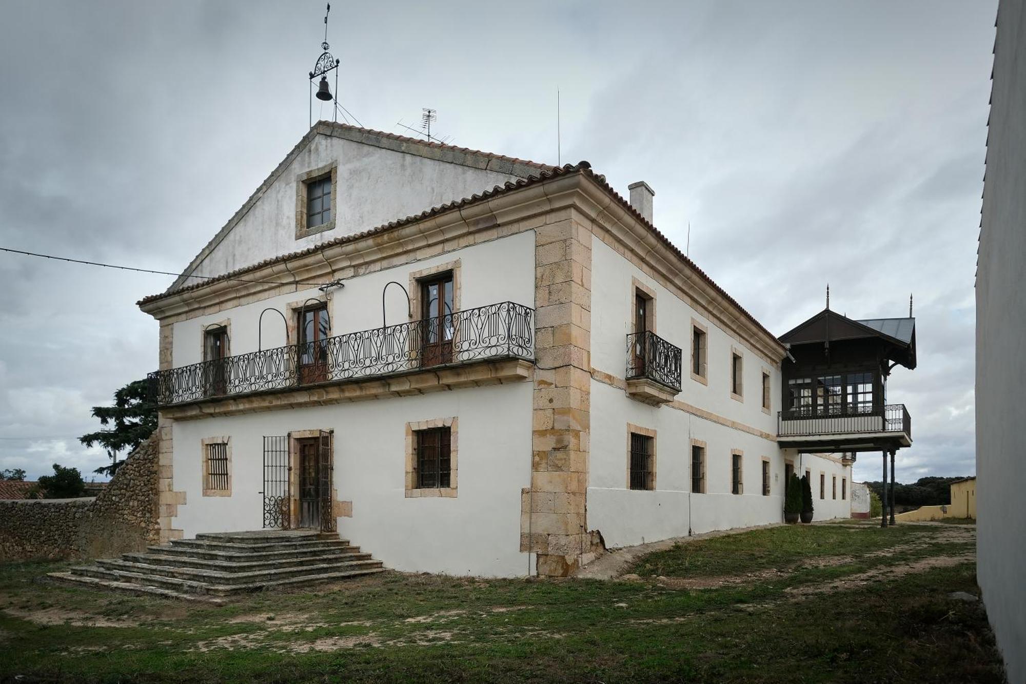 Casa Rural Palacio Conde De Aldana Con Piscina Entre Encinares Y Dehesas Terradillos Extérieur photo