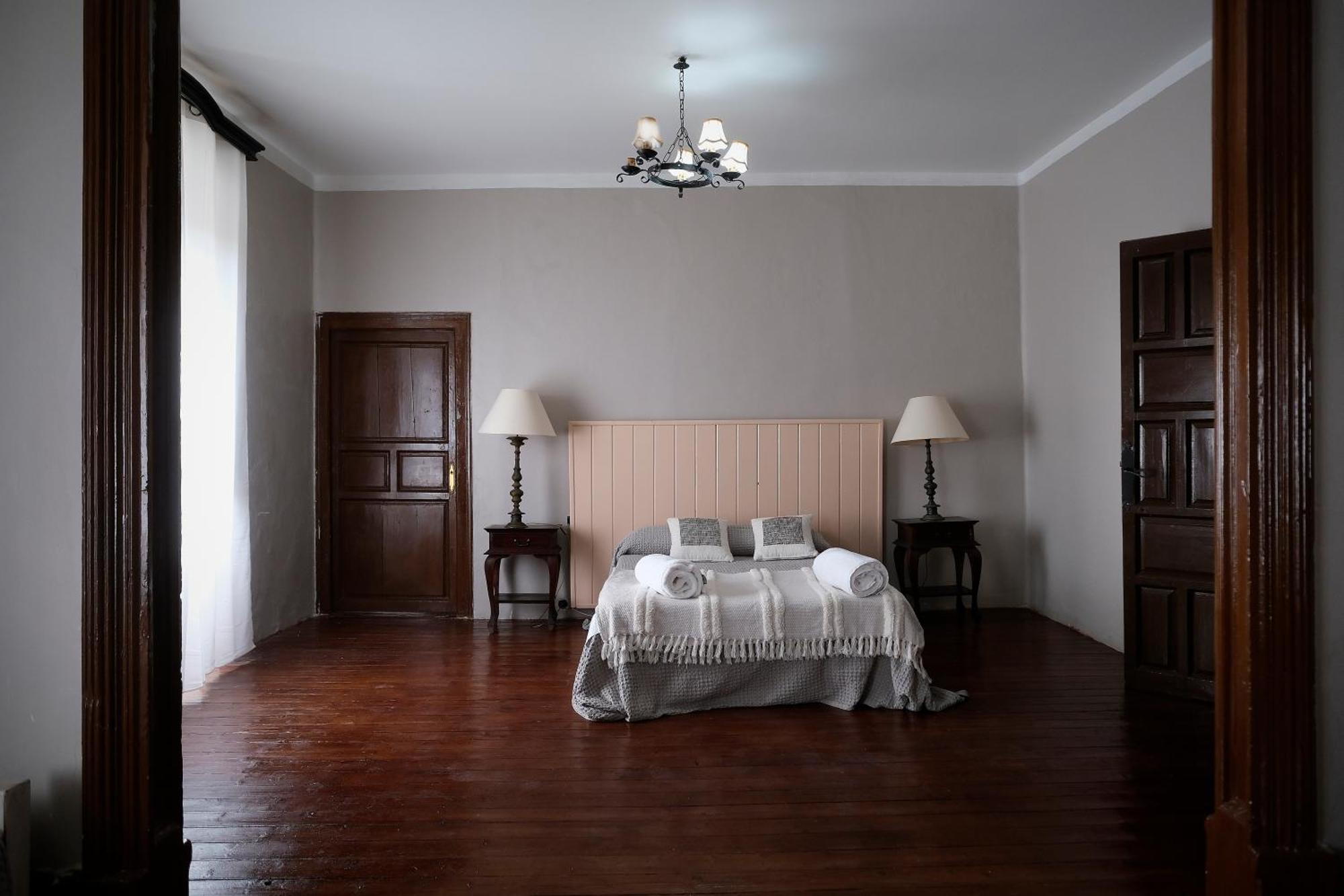Casa Rural Palacio Conde De Aldana Con Piscina Entre Encinares Y Dehesas Terradillos Extérieur photo