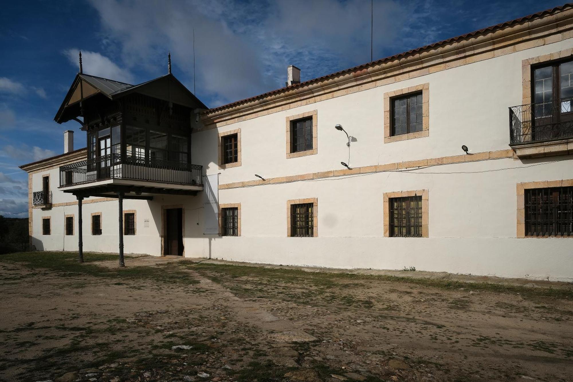 Casa Rural Palacio Conde De Aldana Con Piscina Entre Encinares Y Dehesas Terradillos Extérieur photo