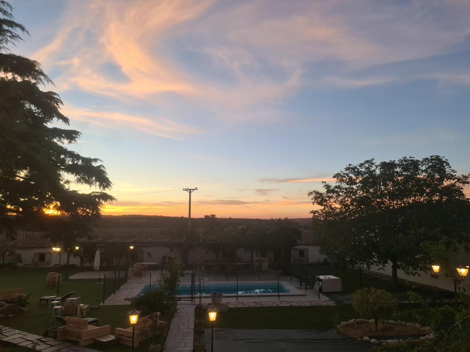 Casa Rural Palacio Conde De Aldana Con Piscina Entre Encinares Y Dehesas Terradillos Extérieur photo