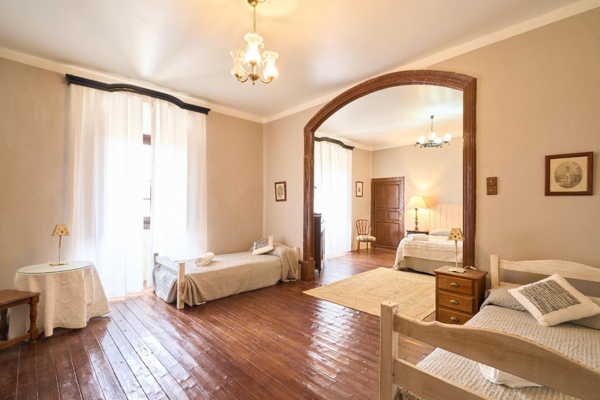 Casa Rural Palacio Conde De Aldana Con Piscina Entre Encinares Y Dehesas Terradillos Extérieur photo