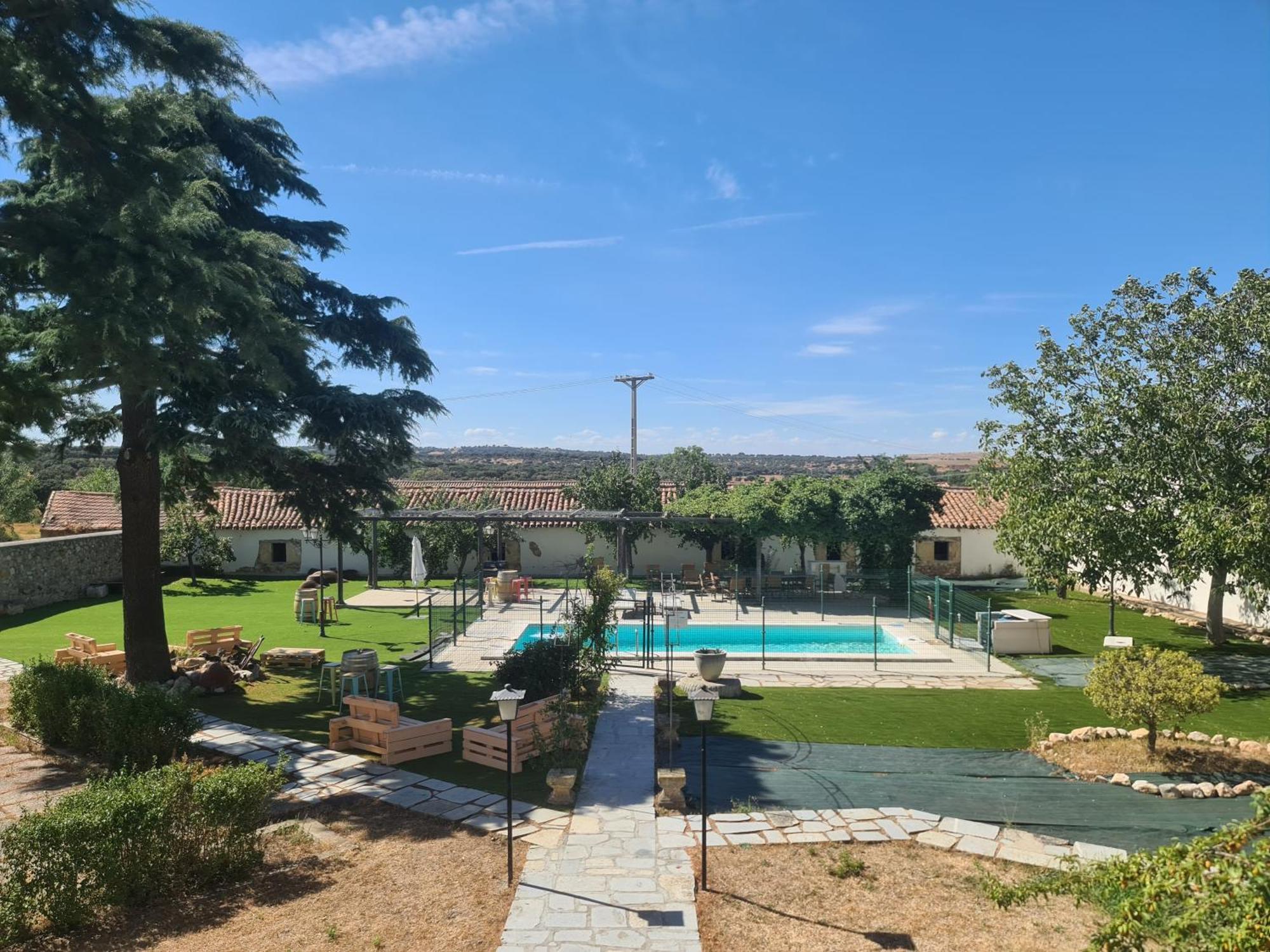 Casa Rural Palacio Conde De Aldana Con Piscina Entre Encinares Y Dehesas Terradillos Extérieur photo